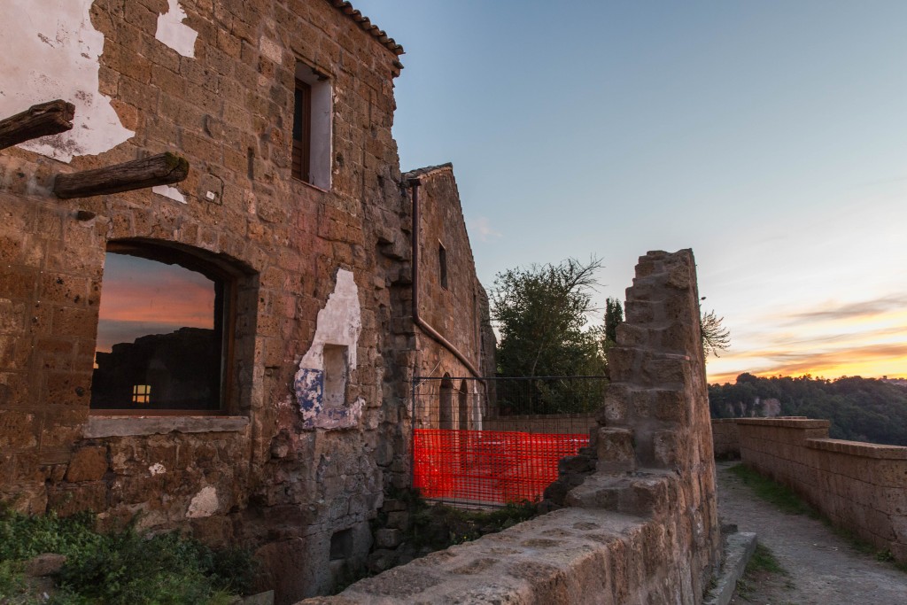 A building on the north side has fallen apart as the land below fell away. This portion of the town has now been stabilized using massive steel shafts that hold the hilltop together. Photo by Frank Carlson