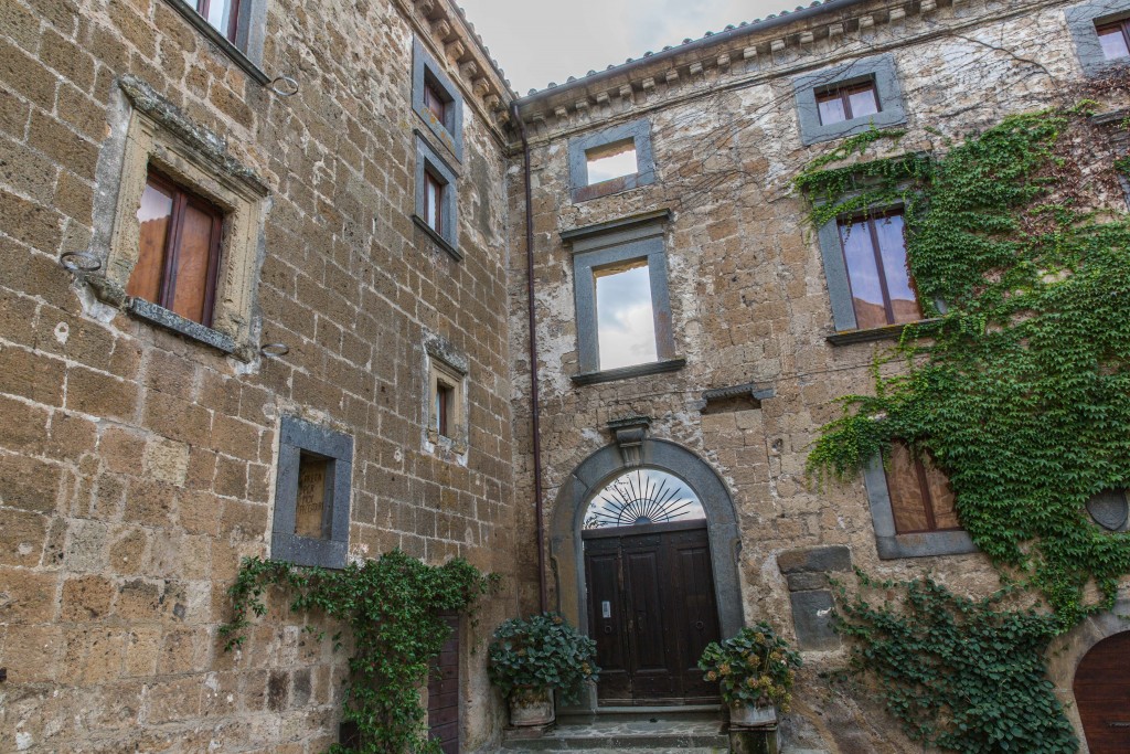 Some 20 percent of Civita di Bagnoregio’s land has been lost since 1705, most of it gardens and agricultural lands. But buildings have also been lost, like this one, now a mere facade. Photo by Frank Carlson