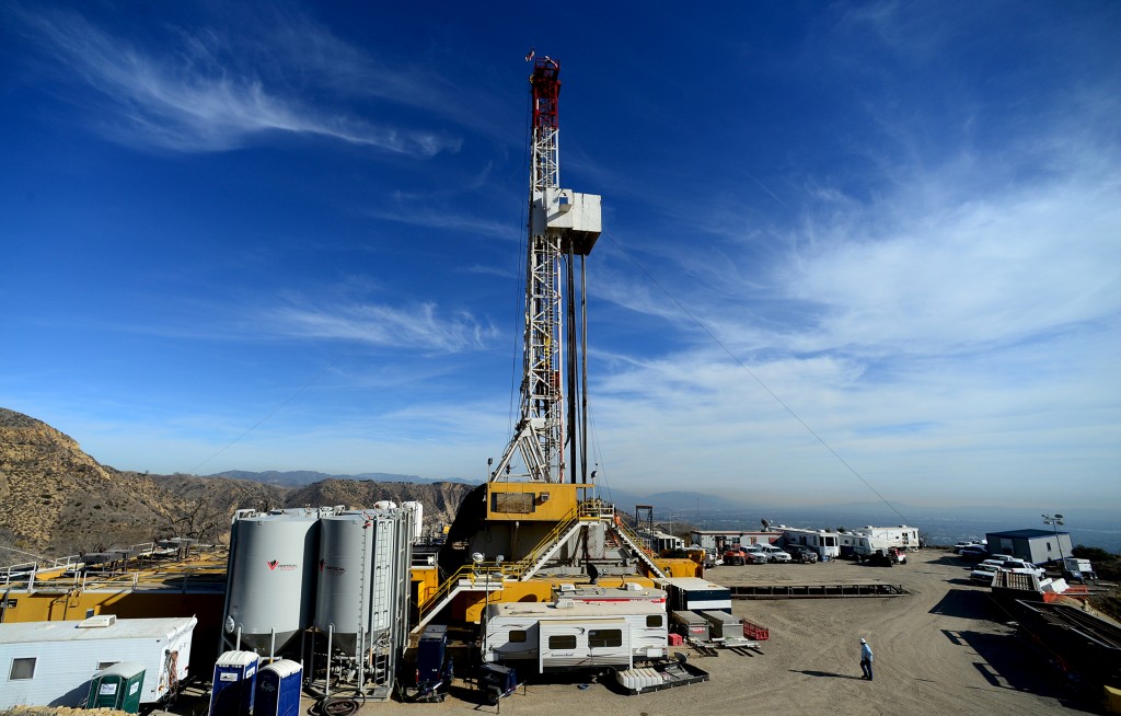 Crews from Southern California Gas Company and outside experts work on a relief well at the Aliso Canyon gas field above the Porter Ranch section of northwest Los Angeles, California. Photo by in this December 9, 2015 Dean Musgrove/REUTERS