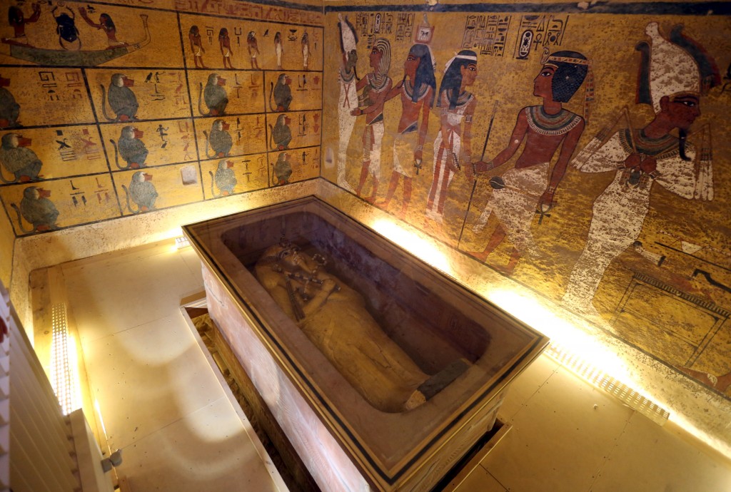 The golden sarcophagus of King Tutankhamun in his burial chamber is seen in the Valley of the Kings, in Luxor, Egypt, November 28, 2015. Chances are high that the tomb of Ancient Egypt's boy-king Tutankhamun has passages to a hidden chamber, which may be the last resting place of Queen Nefertiti, and new evidence from the site will go to Japan for analysis, experts said on Saturday. REUTERS/Mohamed Abd El Ghany - RTX1W82M