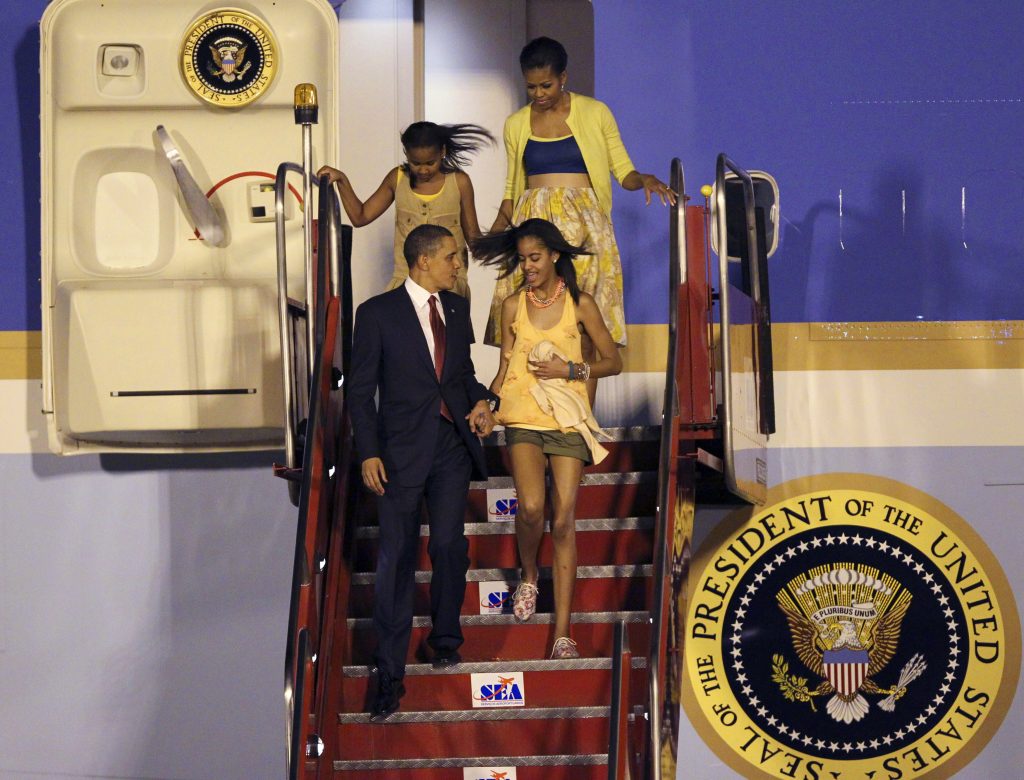 U.S. President Barack Obama walks with his daughters Malia (bottom R) and Sasha, and his wife Michelle, down the steps of Air Force One upon arrival in Rio de Janeiro, March 19, 2011. Obama arrived from Brasilia, where he began a three-country tour of Latin America. REUTERS/Sergio Moraes (BRAZIL - Tags: POLITICS) - RTR2K4RK