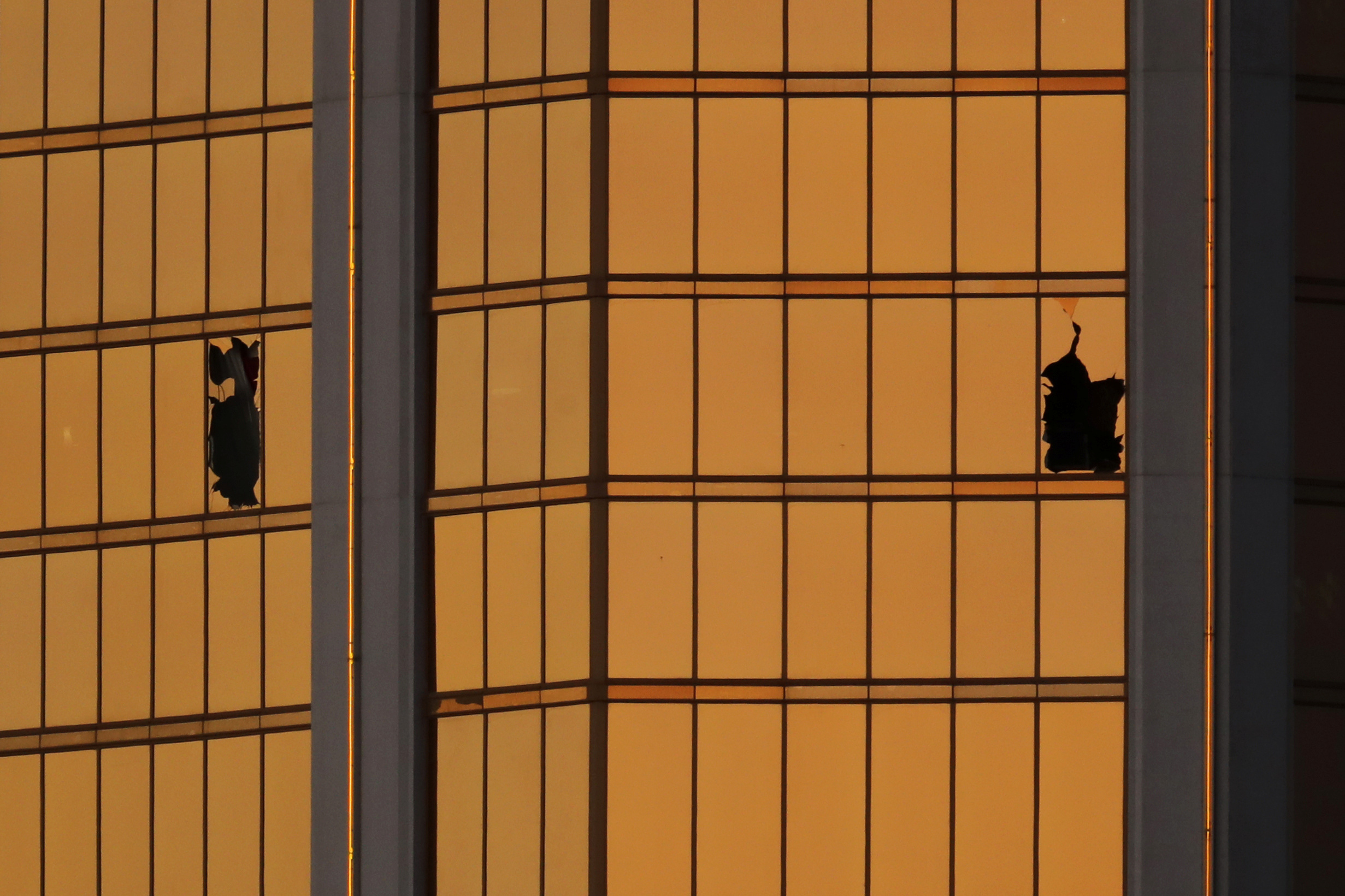 Morning light reflects off the Mandalay Bay hotel and the broken windows where shooter Stephen Paddock conducted his shooting spree from the 32nd floor in Las Vegas, Nevada, U.S., October 3, 2017. REUTERS/Mike Blake - RC1233E95D00