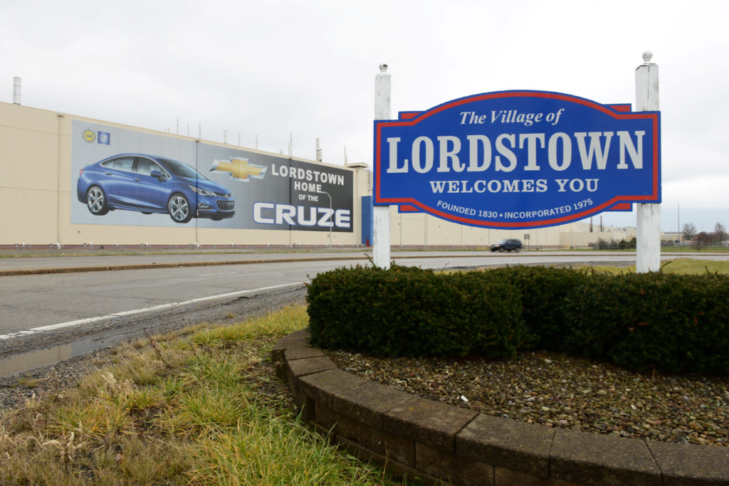 A sign welcomes visitors to the General Motors Lordstown Complex, assembly plant in Warren, Ohio, U.S., November 26, 2018. REUTERS/Alan Freed - RC1EFDA5B7B0