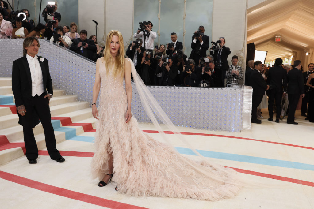 Nicole Kidman poses at the Met Gala, an annual fundraising gala held for the benefit of the Metropolitan Museum of Art's Costume Institute with this year's theme "Karl Lagerfeld: A Line of Beauty", in New York City, New York, U.S., May 1, 2023. Photo by Andrew Kelly/REUTERS