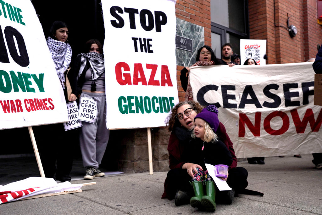 Members of the Jewish Voice for Peace group and allies rally in support of a ceasefire in the ongoing conflict between Israel and the Palestinian group Hamas, during a protest in Detroit, Michigan, U.S., November 7, 2023. Photo by Dieu-Nalio Chery/REUTERS