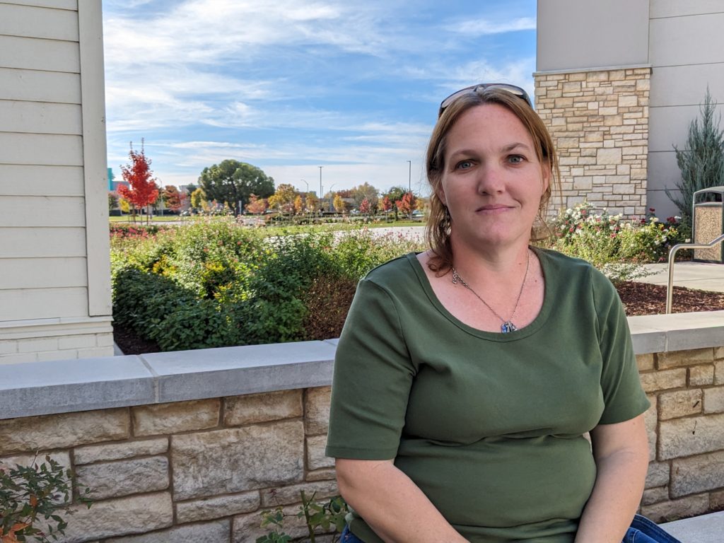 LizLawrence_portrait (1)