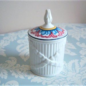 Elizabeth Arden vanity jar.