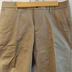 Valencia Men’s/Boys Bermuda Shorts Khaki Size 32