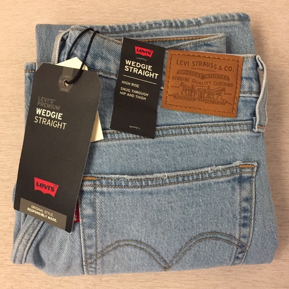 Levi's Wedgie High-Rise Straight Jeans - Picture 10 of 11