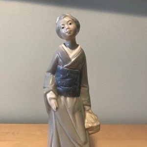 Valencia Figurine "Peep Bo"