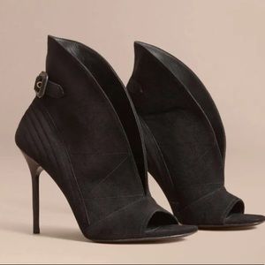 Burberry Suede Peep-toe ankle boots. Size 7