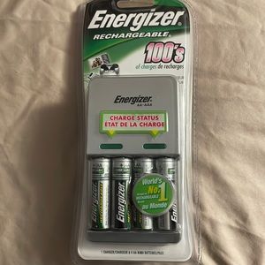 NEW Energizer rechargeable AA/AAA charger Comes with 4-AA rechargeable batteries