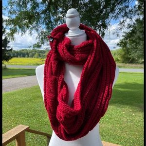 Chunky cable knit crochet scarf, red infinity scarf 🤶 🎅