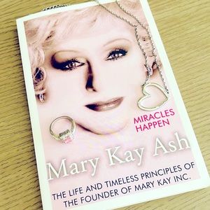 🌟HP🌟NWOT Mart Kay Jewelry & Book Bundle