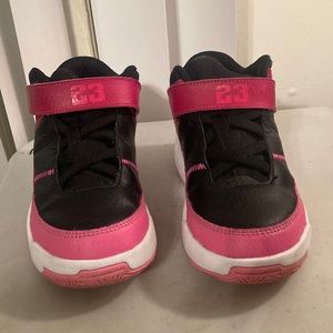 JORDAN MAX AURA 3 - KIDS Sz 2Y