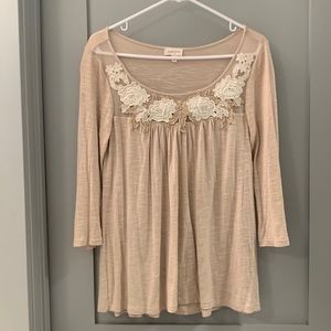 Anthropologie Beige Flower Shirt Size Extra Small EUC