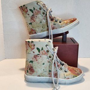 EUC Women’s Goby Stylish Boots Floral Birds US sz  Eur Sz 37 Light Comfort