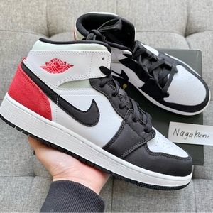 🤍🖤❤️ Nike Air Jordan 1 Mid white black shoes (big kids)