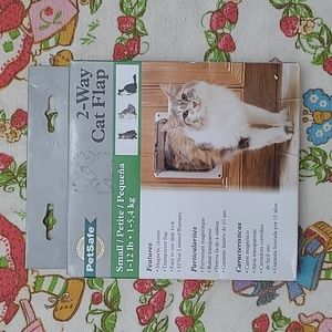 ✨️Host Pick✨️Petsafe Two Way Magnetic Cat Flap