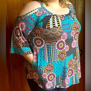 Colorful retro vintage top; peekaboo 3/4 length sleeves, pockets