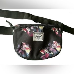 Herschel Fifteen Hip Pack - Black Floral NWOT