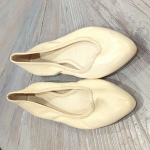 Frye cream color leather Regina flats