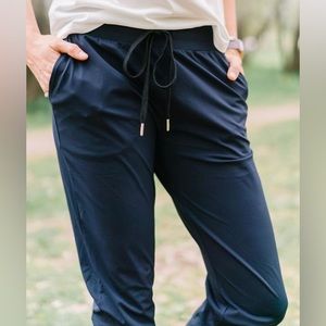 ZYIA womens small Active Everywhere navy pants in new condition