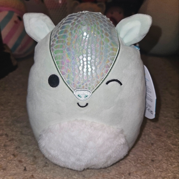 NWT Arilla the Armadillo Squishmallows 7” - Picture 1 of 8