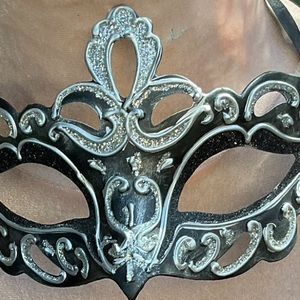 Black silver masquerade cat eye mask mardi gras halloween unisex