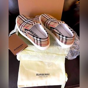 🔶FINAL PRICE DROP🔶 🎀BURBERRY SHOES🎀