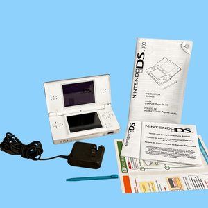 Nintendo DS Lite Game System Bundle White USG-001 Charger Stylus Working