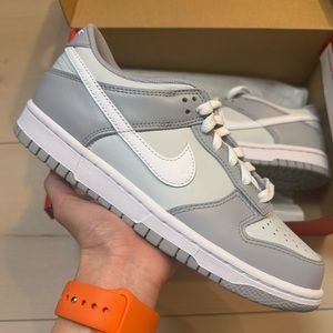 🩶 nike dunk low GS wolf grey white shoes (big kids)