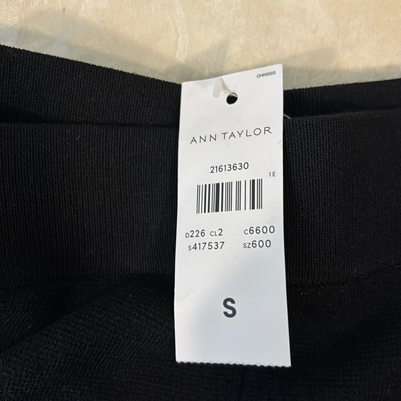 NWT Ann Taylor Black Knit Crop Palazzo Pants, Size Small - Picture 4 of 6