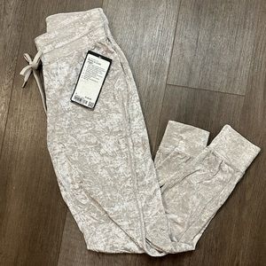 NWT Lululemon ready to crush it joggers size 4 CHRM