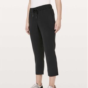 Lululemon On The Fly Crop *Woven 23" Black