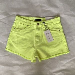 NWT Bluenotes Neon Yellow Mom Short, Size 27