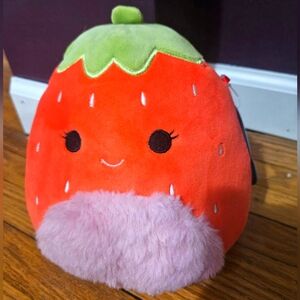 NWT Scarlet the Strawberry 🍓 w Fuzzy Belly 7” Squishmallows First to Market!