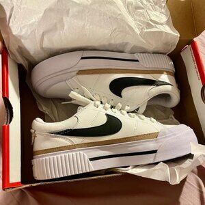 NIB Nike Womens NIKE Court Legacy Lift Platform White Black Shoes Sneakers