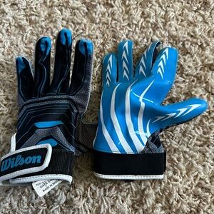 Wilson kids soccer gloves