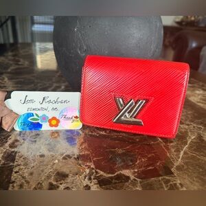 🎀LOUIS VUITTON EPI LEATHER TWIST COMPACT WALLET🎀