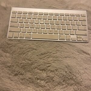Genuine Apple Wireless Bluetooth Keyboard A1314 Mac Aluminium