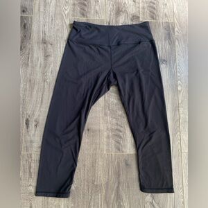 Lululemon black capris/ cropped leggings