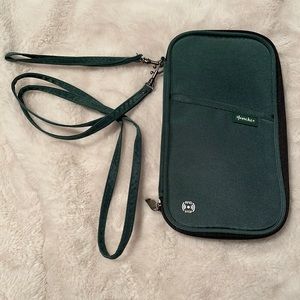 Homchen green RFID travel passport wallet holder. NWOT