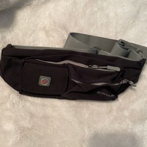 Zomake running waist bag with adjustable strap. NWOT.