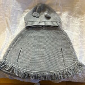 Baby Gap Size 2T Grey Knit Poncho