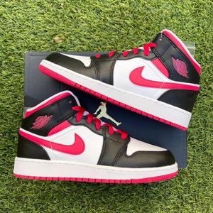 Nike Air Jordan 1 mid GS Very Berry shoes