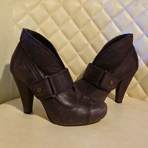 SALE! 7.5 Seychelles Gothic Brown Genuine Leather Heel