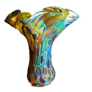 Glass Eye Studio Iridescent Carnival
Glass Ruffle Vase Hand Blown 6"