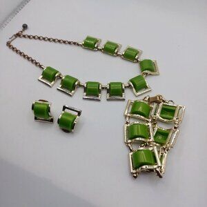 1940s Vintage Thermoset Apple Green Bracelet Necklace Clip Earrings Parure Great