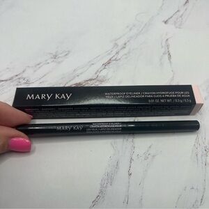 Mary Kay Water Proof Eyeliner ~
Black 🖤 NEW!!